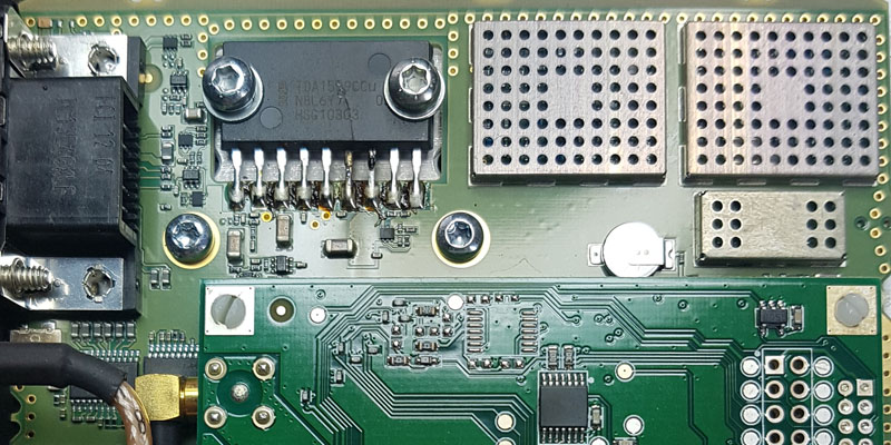 defekte Platine eines BOS Digitalfunkgerätes